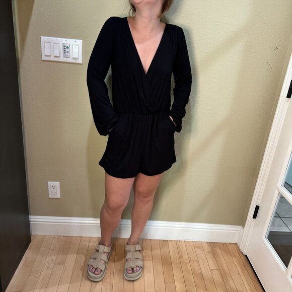 WET SEAL Low Cut V Neck Long Sleeve Knit Romper - size XS - Picture 3 of 10